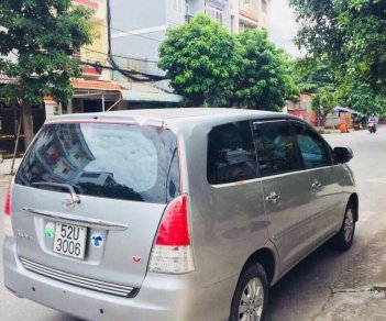 Toyota Innova V 2009 - Bán xe Toyota Innova V sản xuất 2009, màu bạc, sơn zin, nội thất còn đẹp