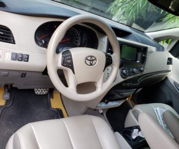 Toyota Sienna 2010 - Bán ô tô Toyota Sienna năm 2010, màu vàng, nhập khẩu nguyên chiếc