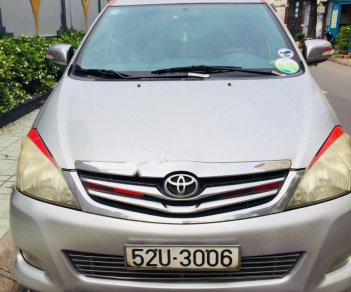 Toyota Innova V 2009 - Bán xe Toyota Innova V sản xuất 2009, màu bạc, sơn zin, nội thất còn đẹp