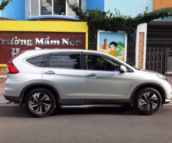 Honda CR V 2.4AT 2015 - Bán Honda CR V 2.4AT sản xuất 2015, màu bạc chính chủ, giá chỉ 880 triệu