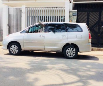 Toyota Innova V 2009 - Bán xe Toyota Innova V sản xuất 2009, màu bạc, sơn zin, nội thất còn đẹp