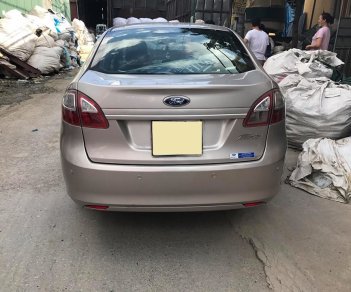 Ford Fiesta 2012 - Bán Ford Fiesta 2012 tự động màu bạc xe đi kỹ như mới