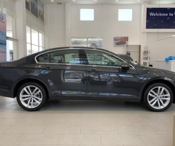 Volkswagen Passat 2018 - Bán xe Volkswagen Passat năm 2018, màu đen, nhập khẩu nguyên chiếc