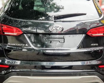 Hyundai Santa Fe   2.4 AT  2018 - Bán xe Hyundai Santa Fe 2.4 AT sản xuất 2018, màu đen