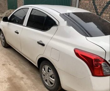 Nissan Sunny  MT 2013 - Gia đình tôi cần bán xe Nissan Sunny đời 2013, lăn bánh năm 2014