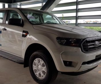 Ford Ranger 2.2 XLS 4X2 MT 2019 - Bán Ranger màu trắng giao ngay tháng 5, tặng full phụ kiện theo xe