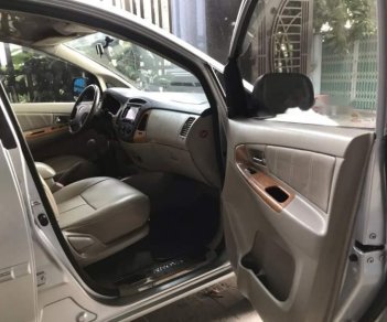 Toyota Innova  2.0G 2011 - Bán Toyota Innova 2.0G đời 2011, màu bạc, xe gia đình