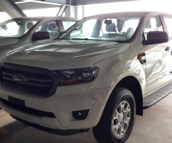 Ford Ranger 2.2 XLS 4X2 MT 2019 - Bán Ranger màu trắng giao ngay tháng 5, tặng full phụ kiện theo xe