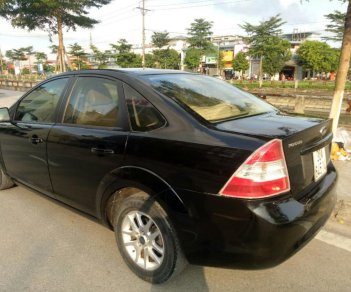 Ford Focus 2010 - Cần vốn làm ăn cần bán gấp đi Ford Focus 2010, xe gia đình