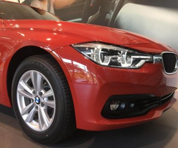 BMW 3 Series 320i 2018 - Bán BMW 320i màu đỏ tại Đà Nẵng - Xe mới chưa đăng ký