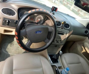 Ford Focus 2010 - Cần vốn làm ăn cần bán gấp đi Ford Focus 2010, xe gia đình