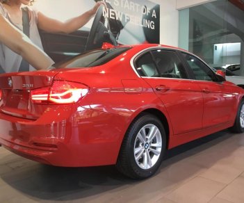 BMW 3 Series 320i 2018 - Bán BMW 320i màu đỏ tại Đà Nẵng - Xe mới chưa đăng ký