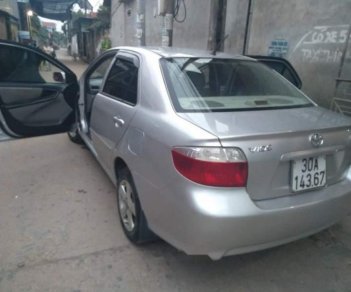 Toyota Vios MT 2005 - Cần bán Toyota Vios MT sản xuất năm 2005, màu bạc