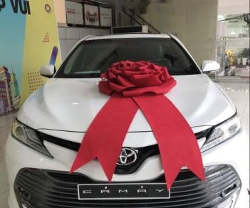 Toyota Camry    2019 - Bán Toyota Camry năm sản xuất 2019, màu trắng, nhập khẩu Thái