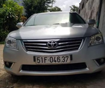 Toyota Camry AT 2009 - Cần bán gấp Toyota Camry AT sản xuất năm 2009, màu bạc, giá 620tr