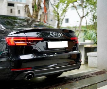 Audi A4 2.0 TFSI 2017 - Bán Audi A4 2.0 TFSI màu đen, sản xuất 12/2017, đăng ký 10/2018, tên tư nhân chính chủ