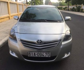 Toyota Vios  MT 2013 - Bán ô tô Toyota Vios MT năm sản xuất 2013, màu bạc số sàn, sơn rin 90%