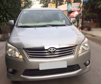 Toyota Innova 2.0E 2012 - Bán xe Innova đời 2012, ĐK 2013, số sàn màu bạc, BSTP