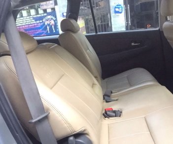 Toyota Innova 2.0E 2012 - Bán xe Innova đời 2012, ĐK 2013, số sàn màu bạc, BSTP