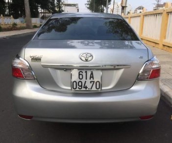 Toyota Vios  MT 2013 - Bán ô tô Toyota Vios MT năm sản xuất 2013, màu bạc số sàn, sơn rin 90%