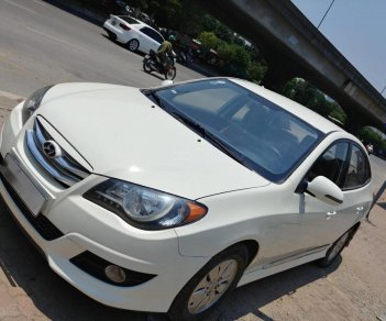 Hyundai Avante 2011 - Bán xe Hyundai Avante đăng ký 2011, màu trắng còn mới, giá 295 triệu