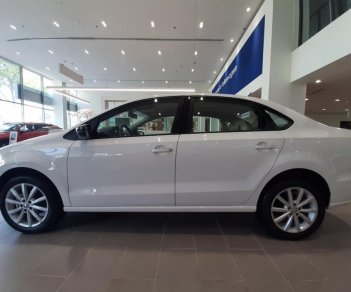 Volkswagen Polo 1.6 AT 2018 - Bán Volkswagen PoLo trắng - Hỗ trợ phí trước bạ trong tháng 5