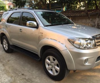 Toyota Fortuner 2.5G 2010 - Bán Toyota Fortuner 2.5G 2010, màu bạc, xe như mới, giá tốt