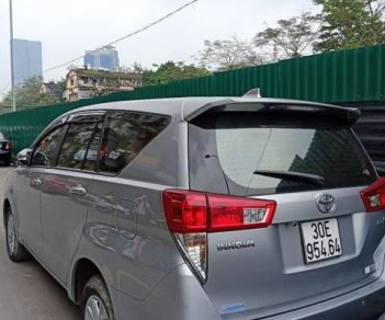 Toyota Innova 2017 - Bán xe Toyota Innova đời 2017, màu bạc giá cạnh tranh