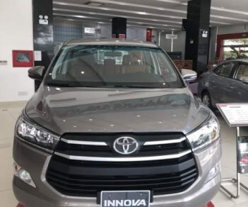 Toyota Innova   2.0E MT 2019 - Bán xe Toyota Innova đời 2019, màu xám