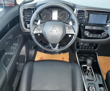 Mitsubishi Outlander 2.4 CVT Premium 2019 - Bán xe Mitsubishi Outlander 2.4 CVT Premium năm 2019, màu đỏ