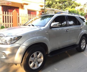 Toyota Fortuner 2.5G 2010 - Bán Toyota Fortuner 2.5G 2010, màu bạc, xe như mới, giá tốt