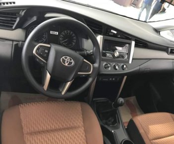 Toyota Innova   2.0E MT 2019 - Bán xe Toyota Innova đời 2019, màu xám