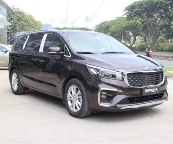 Kia Sedona  Luxury 2018 - Bán xe Kia Sedona năm sản xuất 2018, màu nâu