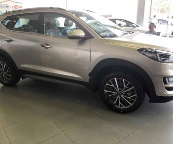 Hyundai Tucson 2.0 AT 2019 - Bán xe Hyundai Tucson 2.0 AT đời 2019, màu vàng, giá 878tr