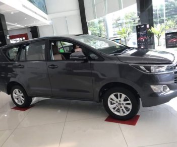 Toyota Innova   2.0E MT 2019 - Bán xe Toyota Innova đời 2019, màu xám