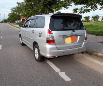 Toyota Innova E 2012 - Bán xe Toyota Innova E đời 2012, màu bạc số sàn, giá 425tr