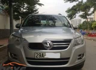 Volkswagen Tiguan   2010 - Bán ô tô Volkswagen Tiguan đời 2010, màu bạc, giá tốt