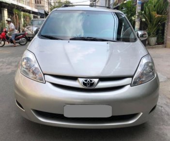 Toyota Sienna 2009 - Bán Toyota Sienna LE 2009 nhập Mỹ màu bạc, biển số thành phố