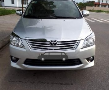 Toyota Innova E 2012 - Bán xe Toyota Innova E đời 2012, màu bạc số sàn, giá 425tr