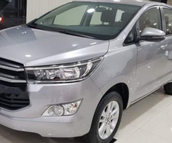 Toyota Innova  E  2019 - Bán Toyota Innova E năm 2019, màu bạc