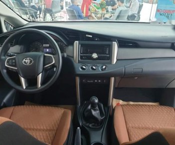 Toyota Innova    E 2.0MT 2019 - Bán Toyota Innova năm sản xuất 2019, màu xám