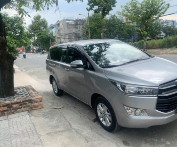 Toyota Innova MT 2016 - Bán Innova 2016 xám bạc, số sàn, mẫu mới 2017, gia đình, chính chủ