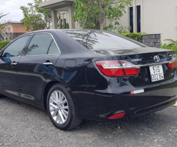 Toyota Camry 2.0E 2017 - Cần bán Toyota Camry đời 2017, màu đen, giá 900tr