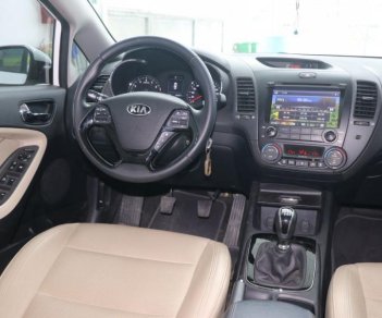 Kia Cerato 1.6MT 2017 - Bán Kia Cerato 1.6MT sản xuất 2017, màu trắng