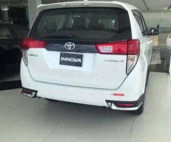 Toyota Innova  2.0E 2019 - Bán ô tô Toyota Innova 2019, màu trắng, mới 100%