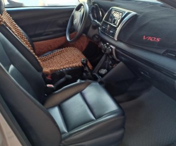 Toyota Vios J 2015 - Bán xe Toyota Vios J sản xuất năm 2015, màu vàng, ít sử dụng