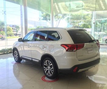 Mitsubishi Outlander 2019 - Mitsubishi Outlander 7 chỗ đời 2019, xe đủ màu giao ngay, cho góp đến 80%, lãi suất thấp, LH 0938.598.738 (Ms Phương)