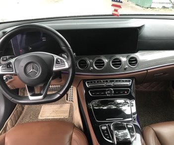 Mercedes-Benz E class 300 AMG 2016 - Bán Mercedes E300 AMG sản xuất và đăng ký cuối 2016, màu trắng,nội thất nâu,giá tốt .