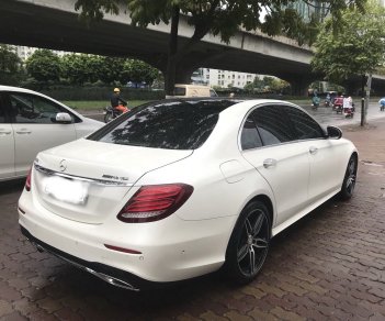 Mercedes-Benz E class 300 AMG 2016 - Bán Mercedes E300 AMG sản xuất và đăng ký cuối 2016, màu trắng,nội thất nâu,giá tốt .