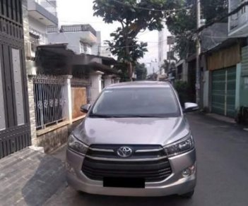 Toyota Innova 2.0E 2016 - Bán xe Toyota Innova 2.0E đời 2016, màu xám